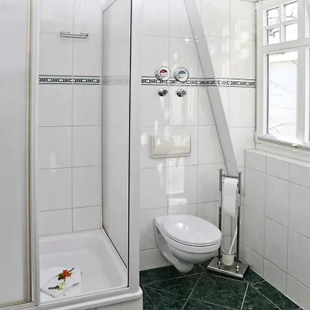 Palais Am Park - 14-18 - Cecilie * Kuehlungsborn